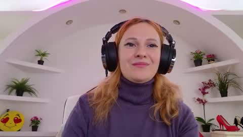 Snapshot of ladybigsmile chatting on 09/18/25, 06:26 Sima Ladybigsmile online show from 09/18/25, 06:26