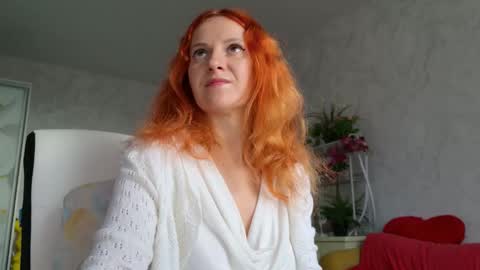 Snapshot of ladybigsmile chatting on 10/21/25, 06:03 Sima Ladybigsmile online show from 10/21/25, 06:03