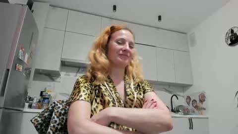 Snapshot of ladybigsmile chatting on 04/24/26, 06:32 Sima Ladybigsmile online show from 04/24/26, 06:32