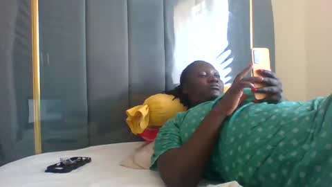 lindah32 online show from 12/06/24, 12:05