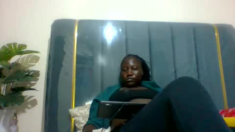 lindah32 online show from 12/16/24, 09:31