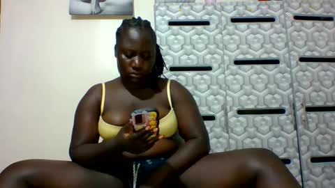 lindah32 online show from 12/19/24, 12:13