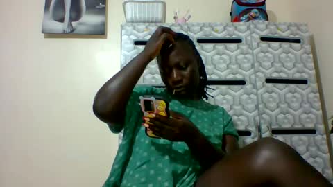 lindah32 online show from 12/19/24, 08:55