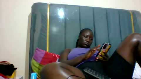 lindah32 online show from 12/22/24, 07:21