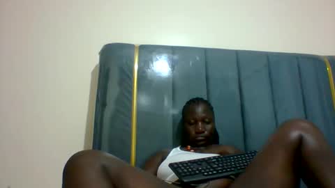 lindah32 online show from 12/26/24, 09:04