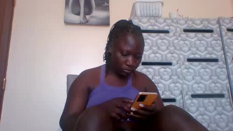 lindah32 online show from 01/20/25, 10:29