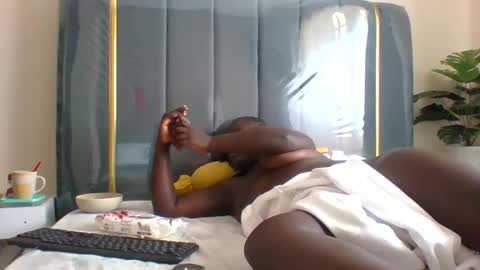 lindah32 online show from 02/12/25, 11:40