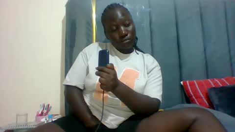 lindah32 online show from 02/17/25, 06:04