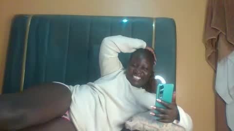 lindah32 online show from 09/17/25, 12:01