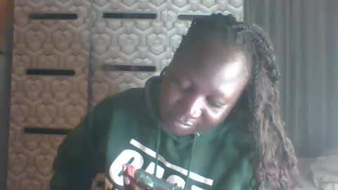 Snapshot of ladyblossoms19 chatting on 11/14/25, 09:35 lindah32 online show from 11/14/25, 09:35