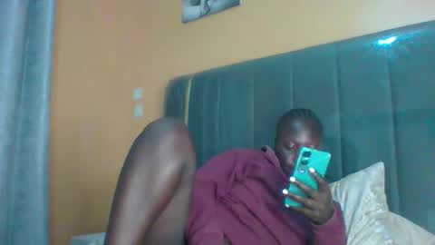 Snapshot of ladyblossoms19 chatting on 11/17/25, 10:04 lindah32 online show from 11/17/25, 10:04