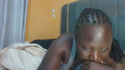 Snapshot of ladyblossoms19 chatting on 11/18/25, 04:33 lindah32 online show from 11/18/25, 04:33