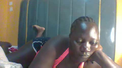 Snapshot of ladyblossoms19 chatting on 11/19/25, 06:30 lindah32 online show from 11/19/25, 06:30