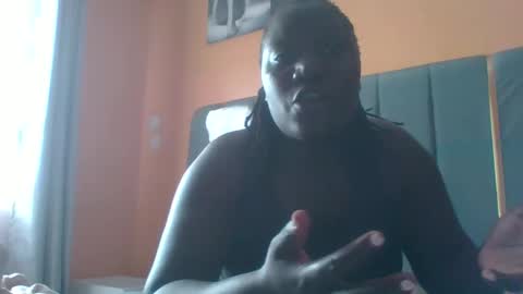 Snapshot of ladyblossoms19 chatting on 11/21/25, 10:36 lindah32 online show from 11/21/25, 10:36