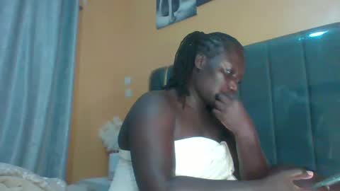 Snapshot of ladyblossoms19 chatting on 11/21/25, 11:03 lindah32 online show from 11/21/25, 11:03