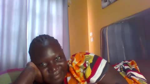 Snapshot of ladyblossoms19 chatting on 11/23/25, 10:37 lindah32 online show from 11/23/25, 10:37