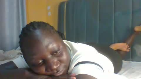 Snapshot of ladyblossoms19 chatting on 11/28/25, 11:40 lindah32 online show from 11/28/25, 11:40