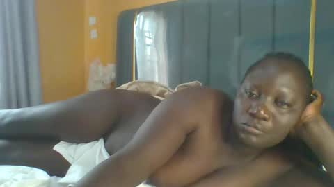 Snapshot of ladyblossoms19 chatting on 12/04/25, 06:23 lindah32 online show from 12/04/25, 06:23