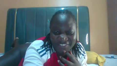 Snapshot of ladyblossoms19 chatting on 04/25/26, 12:02 lindah32 online show from 04/25/26, 12:02