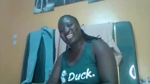 Snapshot of ladyblossoms19 chatting on 04/26/26, 11:24 lindah32 online show from 04/26/26, 11:24