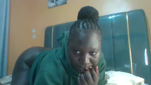 Snapshot of ladyblossoms19 chatting on 05/10/26, 10:15 lindah32 online show from 05/10/26, 10:15
