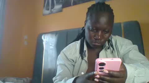 Snapshot of ladyblossoms19 chatting on 05/18/26, 09:59 lindah32 online show from 05/18/26, 09:59