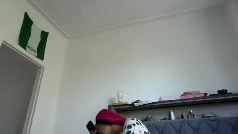 Stephanie online show from 10/04/25, 03:32