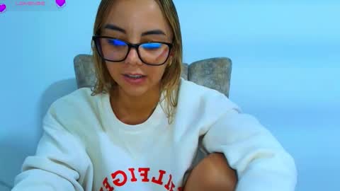 Snapshot of ladydi069 chatting on 10/27/25, 06:45 Hello im lady nice to meet you  online show from 10/27/25, 06:45