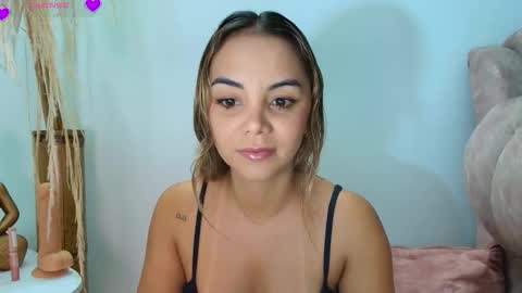 Snapshot of ladydi069 chatting on 11/28/25, 06:32 Hello im lady nice to meet you online show from 11/28/25, 06:32