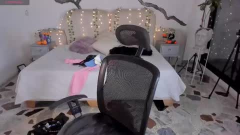 Snapshot of ladysweetts chatting on 10/28/25, 05:11 Lady online show from 10/28/25, 05:11