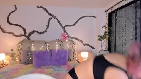 Snapshot of ladysweetts chatting on 12/04/25, 05:28 Lady online show from 12/04/25, 05:28