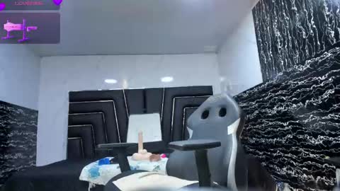 Snapshot of ladyy_scarlett chatting on 04/18/26, 02:48 Ladyy Scarlett online show from 04/18/26, 02:48