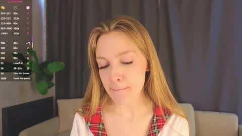 Snapshot of lafeti chatting on 02/19/26, 06:42 Lilia online show from 02/19/26, 06:42