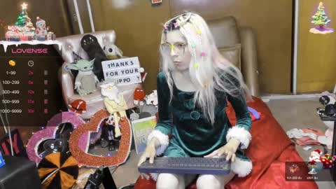 Snapshot of laflakita21 chatting on 12/24/24, 01:49 Skinnygirl online show from 12/24/24, 01:49