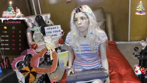 Snapshot of laflakita21 chatting on 12/28/24, 11:26 Skinnygirl online show from 12/28/24, 11:26