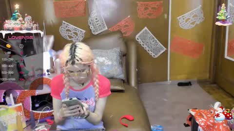 Snapshot of laflakita21 chatting on 02/14/25, 04:04 Skinnygirl online show from 02/14/25, 04:04