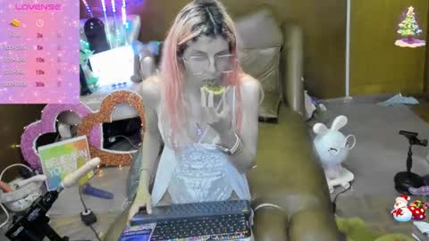 Snapshot of laflakita21 chatting on 10/17/25, 01:20 Skinnygirl online show from 10/17/25, 01:20