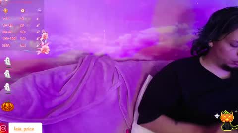Snapshot of laia_and_damian chatting on 10/31/25, 12:22 laia_and_damian online show from 10/31/25, 12:22