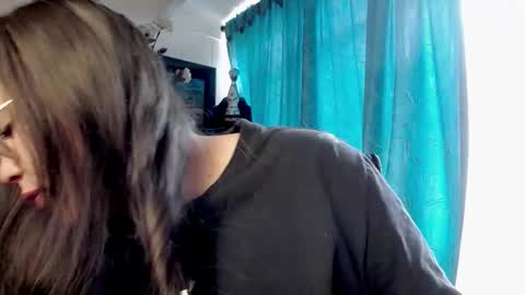 laia_hadid online show from 02/21/26, 02:51