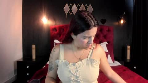 Snapshot of laia_jonees chatting on 05/20/26, 12:00 Laia online show from 05/20/26, 12:00