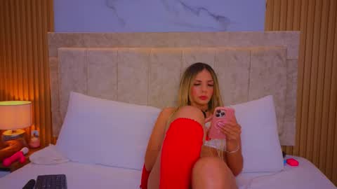 laiamilf online show from 01/13/26, 12:49