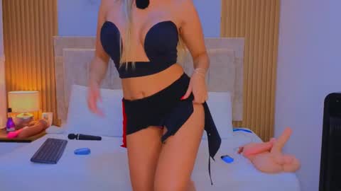 laiamilf online show from 02/02/26, 11:58