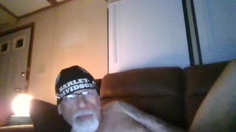 Snapshot of laidbackluxury chatting on 06/20/26, 08:06 laidbackluxury online show from 06/20/26, 08:06