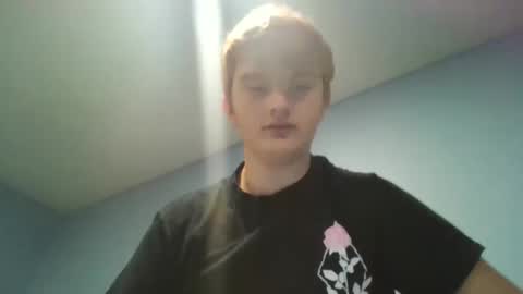 Snapshot of laikthing18 chatting on 12/17/24, 04:00 laikthing18 online show from 12/17/24, 04:00