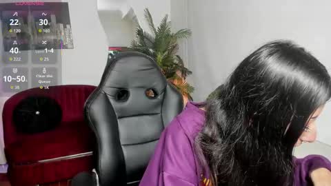 Snapshot of laila_angel chatting on 12/22/25, 07:00 laila_angel online show from 12/22/25, 07:00