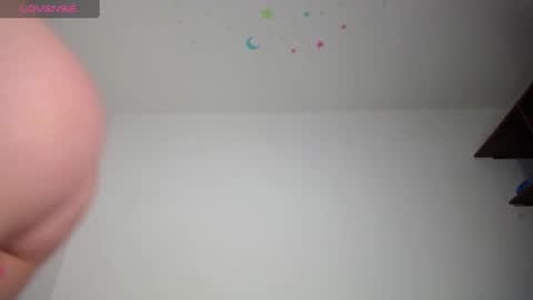 Snapshot of laila_laly chatting on 12/06/24, 04:03 Leila Laly online show from 12/06/24, 04:03