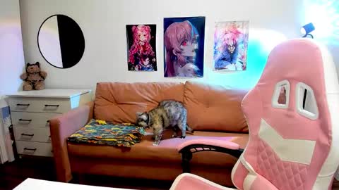 Kira online show from 09/17/25, 09:38