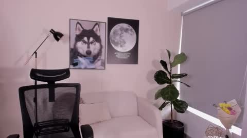 Laira online show from 11/29/25, 09:40