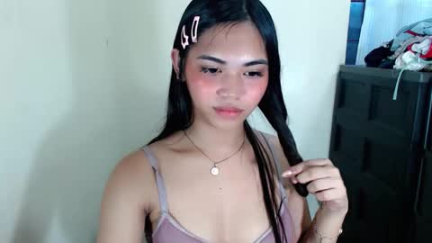 Snapshot of laire_allure chatting on 05/28/26, 10:40 laire online show from 05/28/26, 10:40