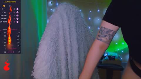 Snapshot of lala_loulou chatting on 01/17/26, 10:35 Nicky online show from 01/17/26, 10:35